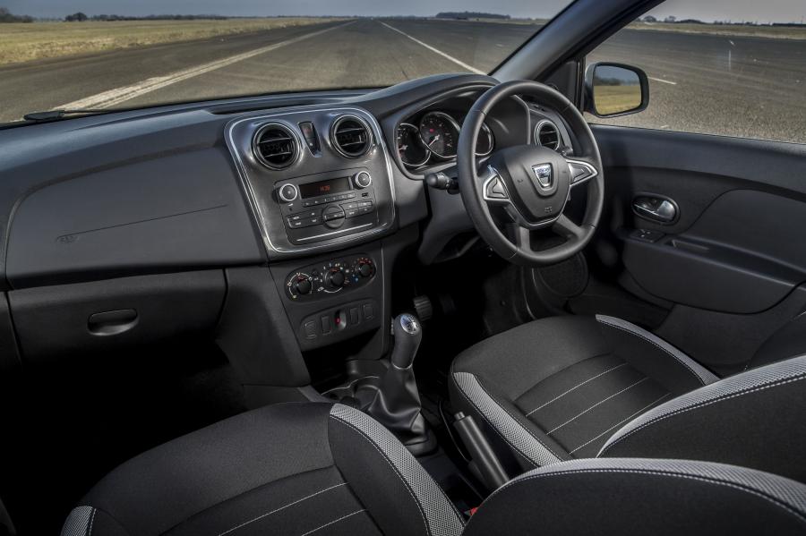 Торпедо Dacia Sandero Stepway 2017 года  (UK) (фото 26 из 30)